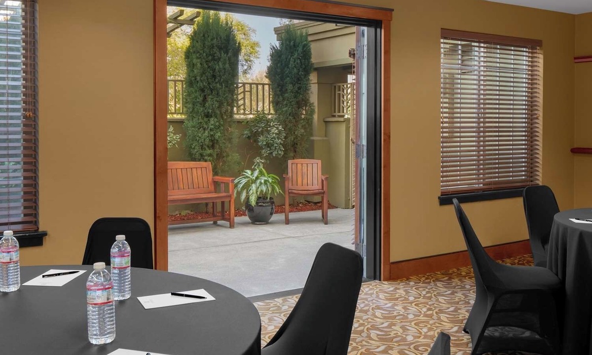Downtown Hotel | Handy Studio w/Full Equipped Kitchen and Oversized work desk