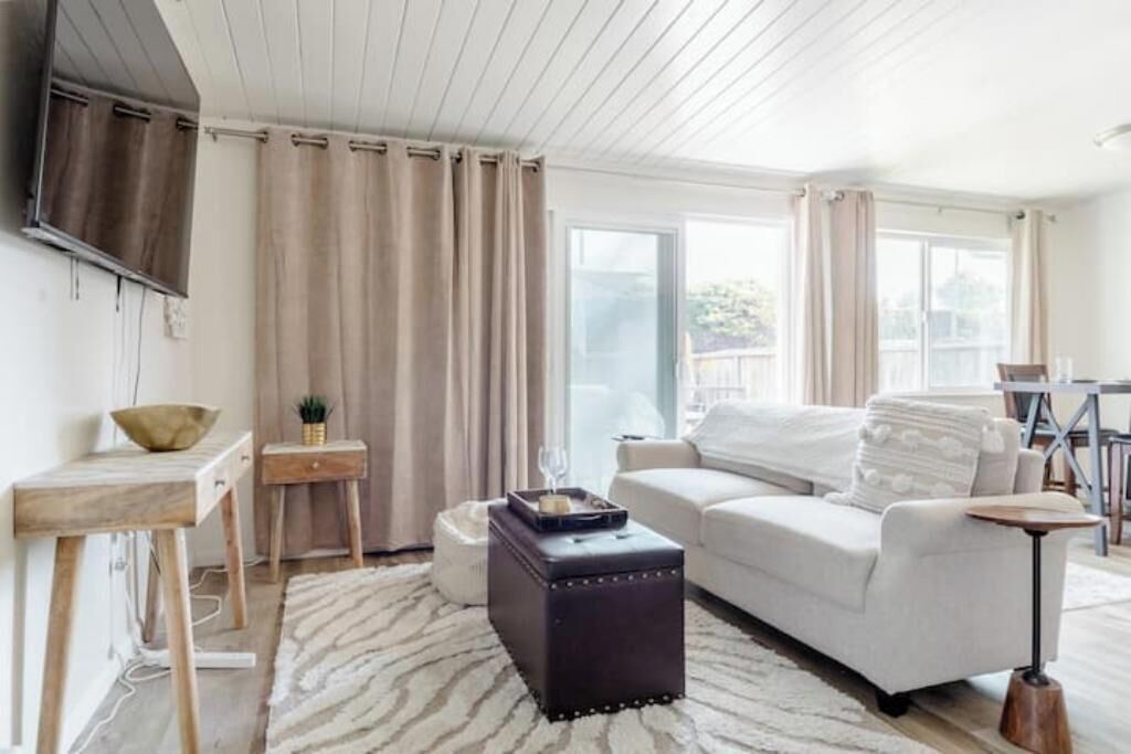 El Cerrito Apartment | Chic 1 Bedroom Apartment w/Comfy King Bed