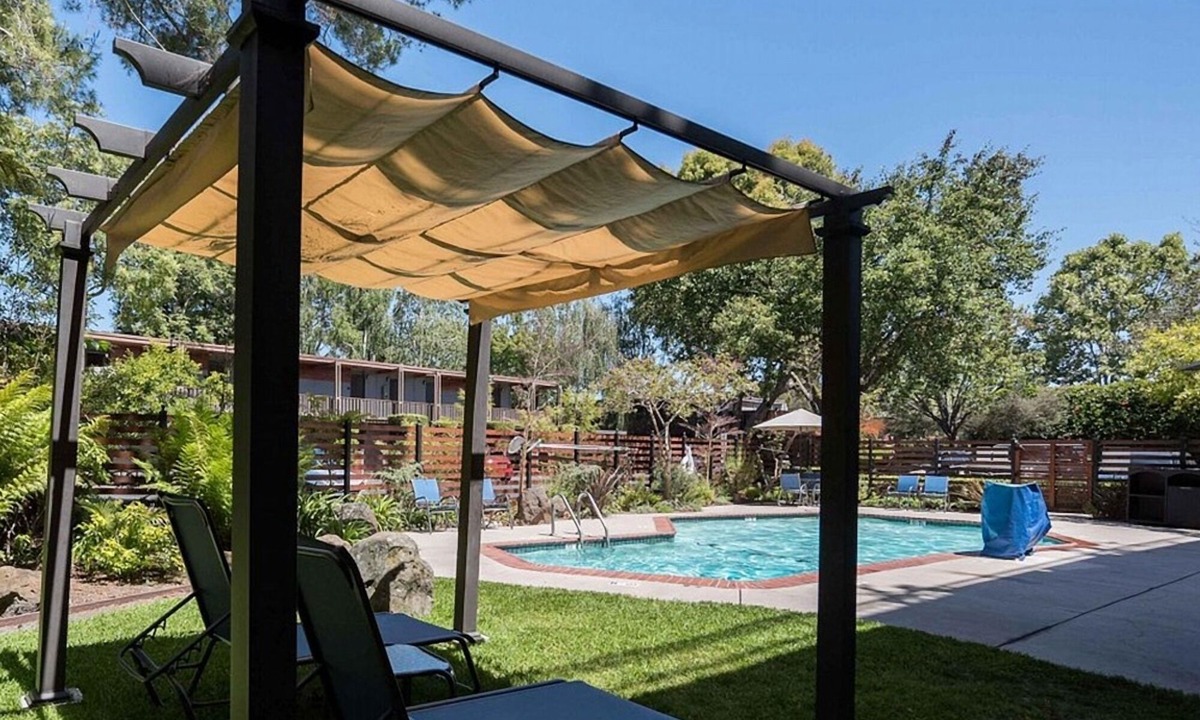 Barron Park Hotel | 2 Spacious Unit with Heated Pool, Free Breakfast & Parking Near Stanford