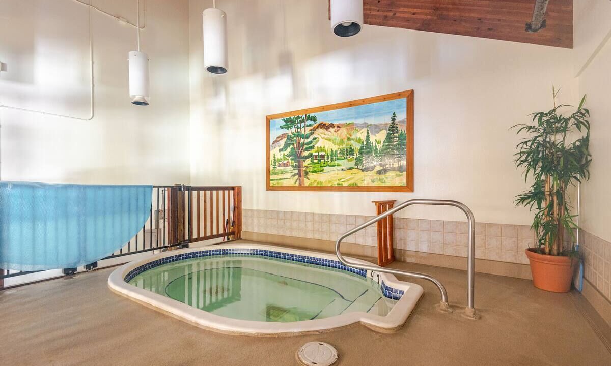 Kirkwood Apartment | The Lookout Loft Great views and King Sized Bed