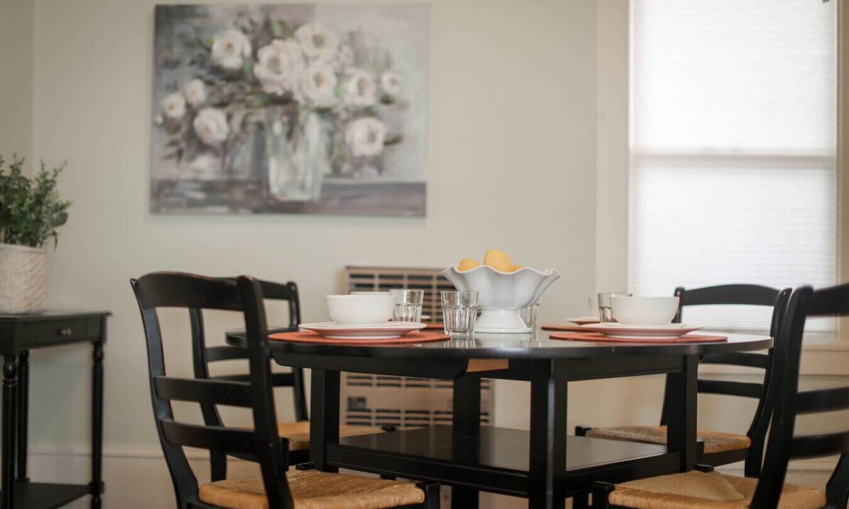 Piedmont Avenue Apartment | Comfy Family-Friendly 2BR Near Piedmont w/Parking
