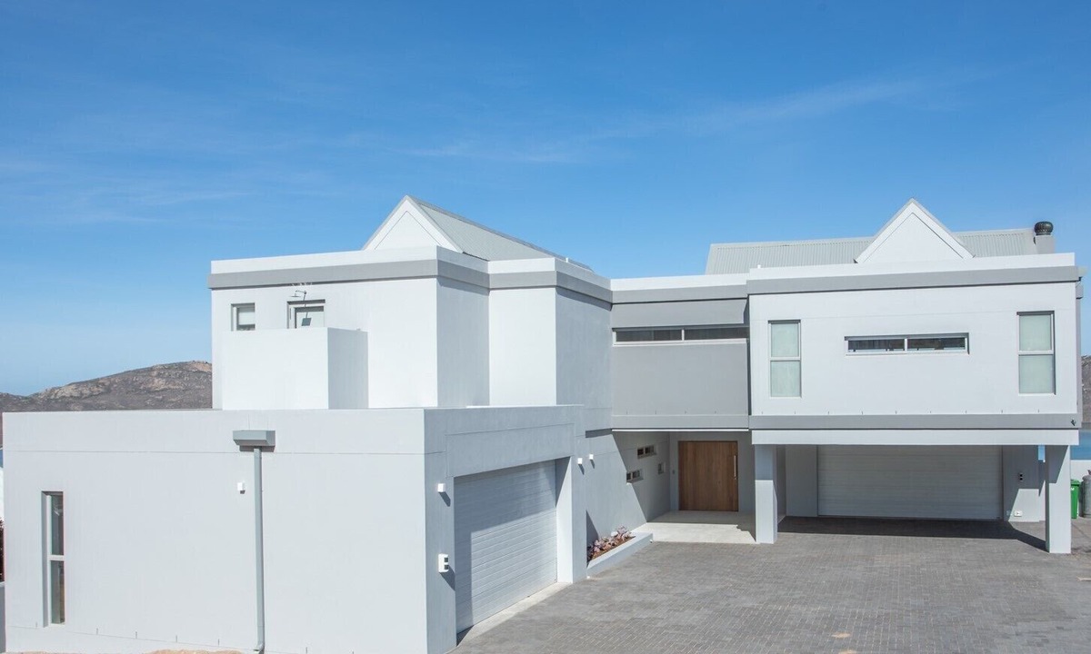 Langebaan Villa | Spacious 5-bedroom villa in tranquil Langebaan with heated pool
