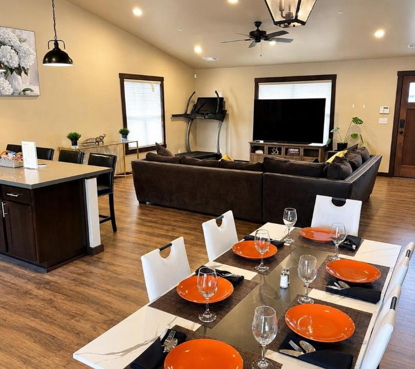 Rohnerville House | Elegant 3BR Fortuna Getaway