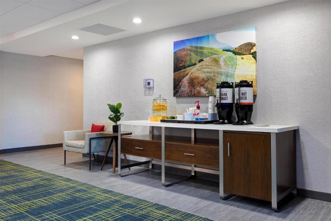 Marina Hotel | Hampton Inn & Suites Marina