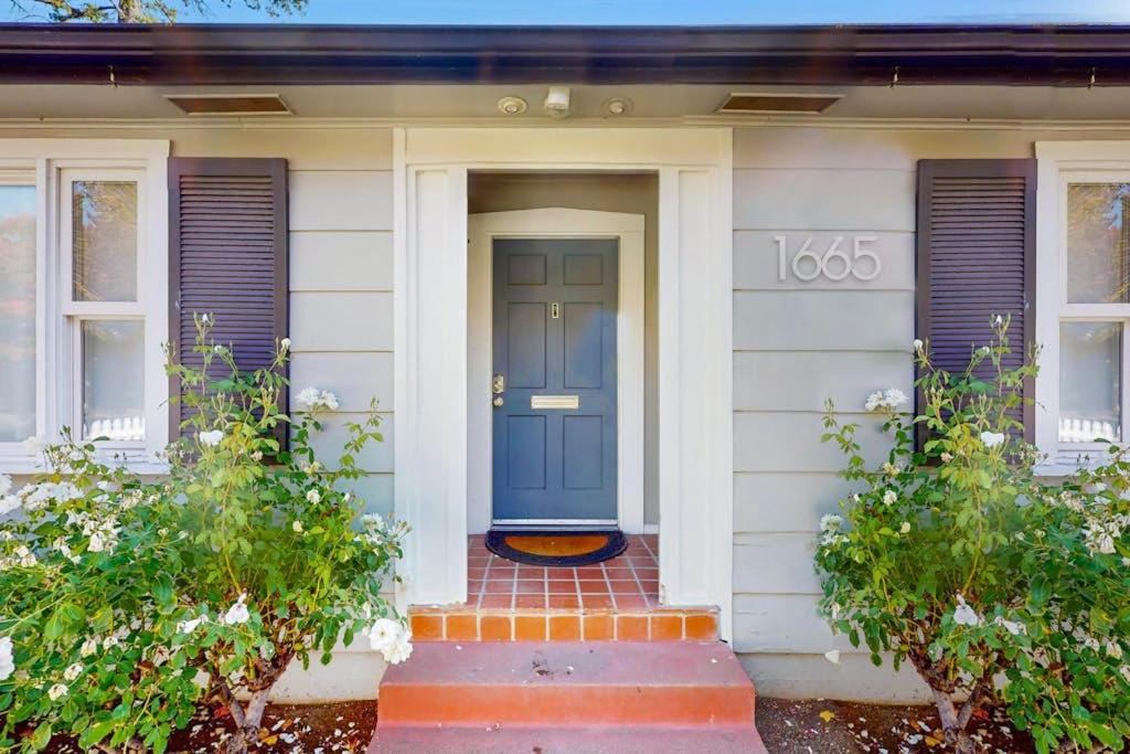 Junior College Neighborhood Association House | James House