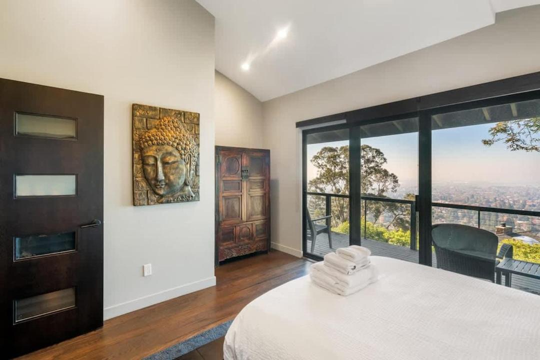 Claremont Hills House | Luxury 3BR Hillside Retreat wAC Panoramic View