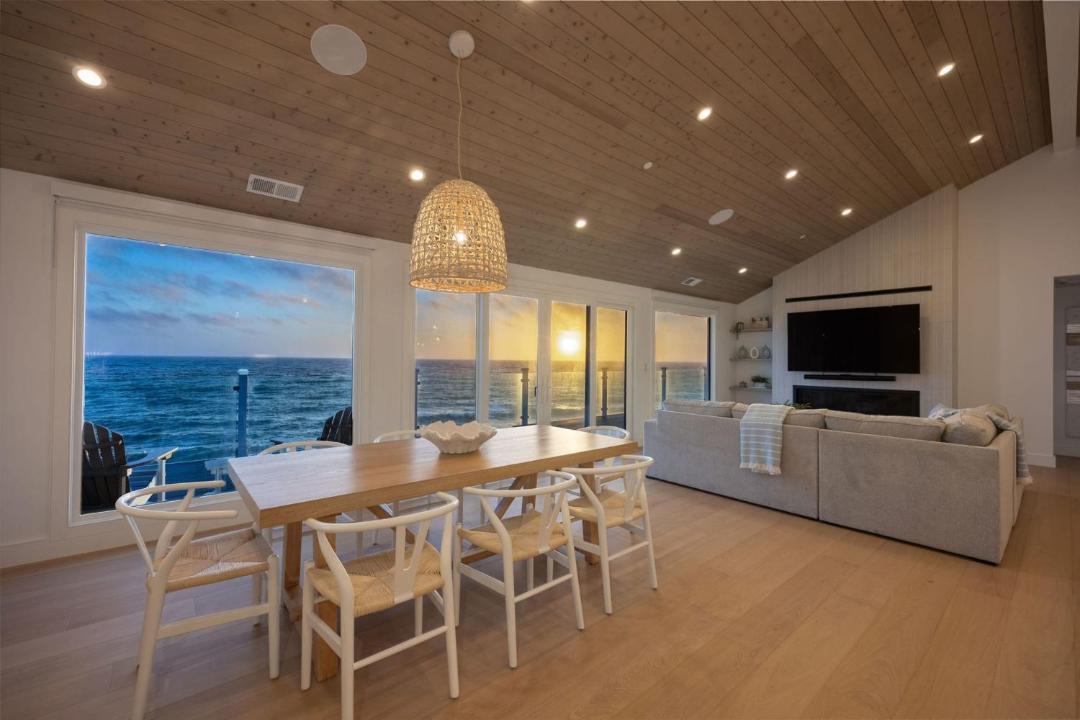 Moss Beach House | Luxury Oceanfront Retreat w Hot Tub Fire Table & Pacific Views near SF