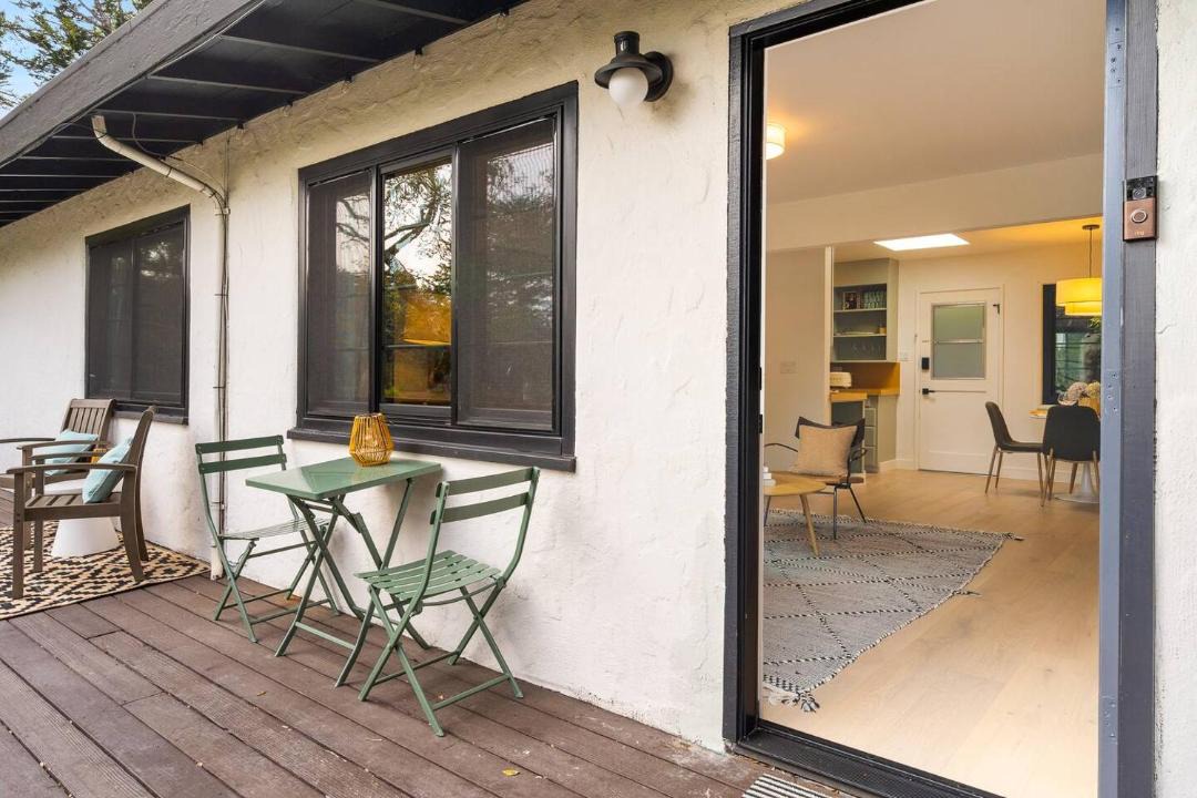 Mill Valley Apartment | Luxury Flat | Walk to Town | King | AC | Parking