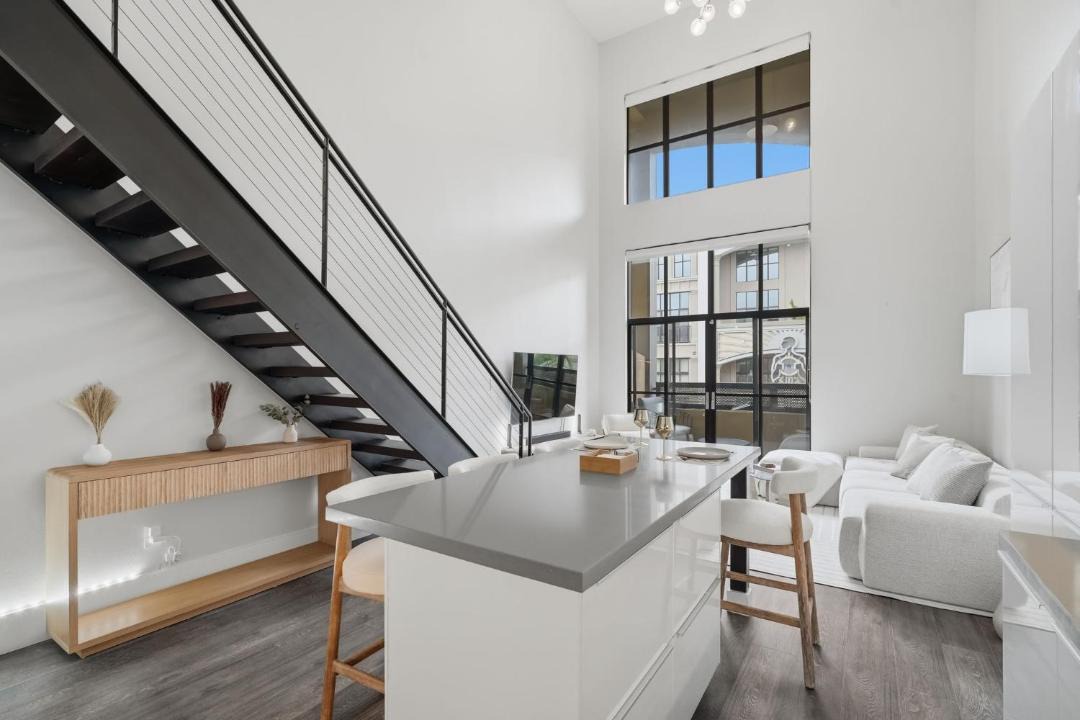The Villas Apartment | Modern Luxury Loft facing Santana Row w/Balcony