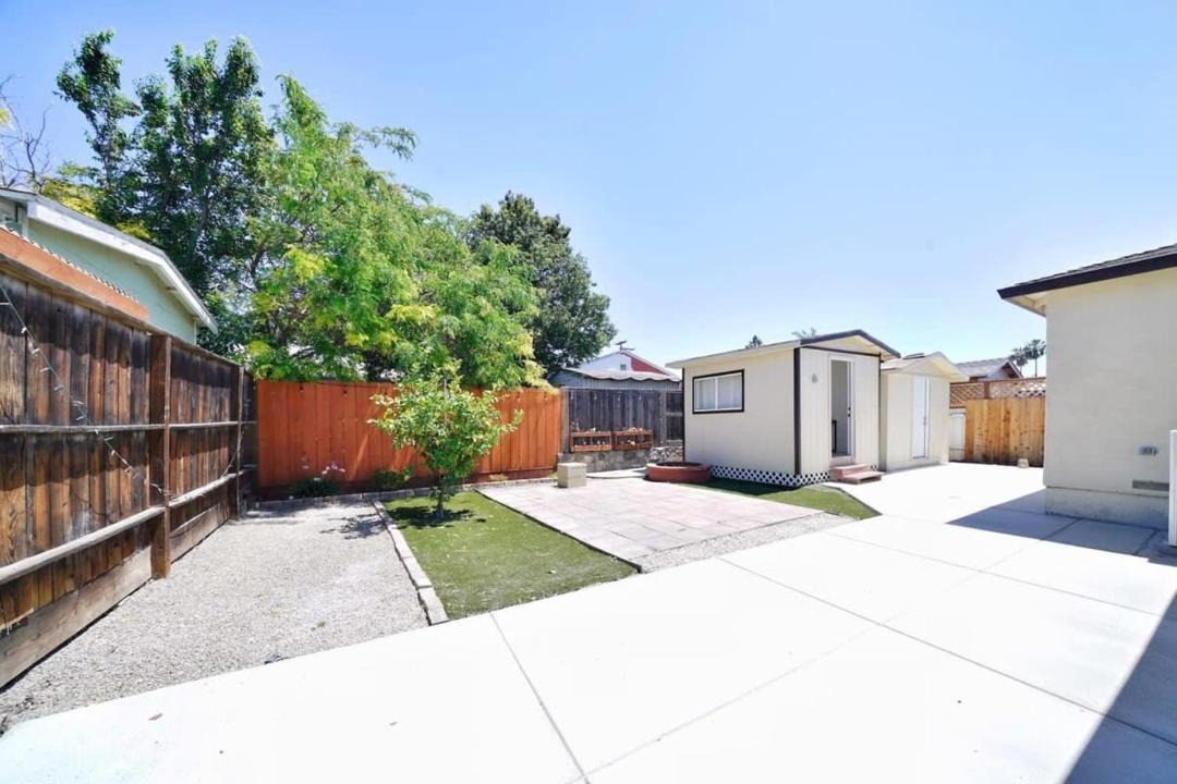 Redwood City House | Marbella Lane - Vibrant 4BR RWC Ldry