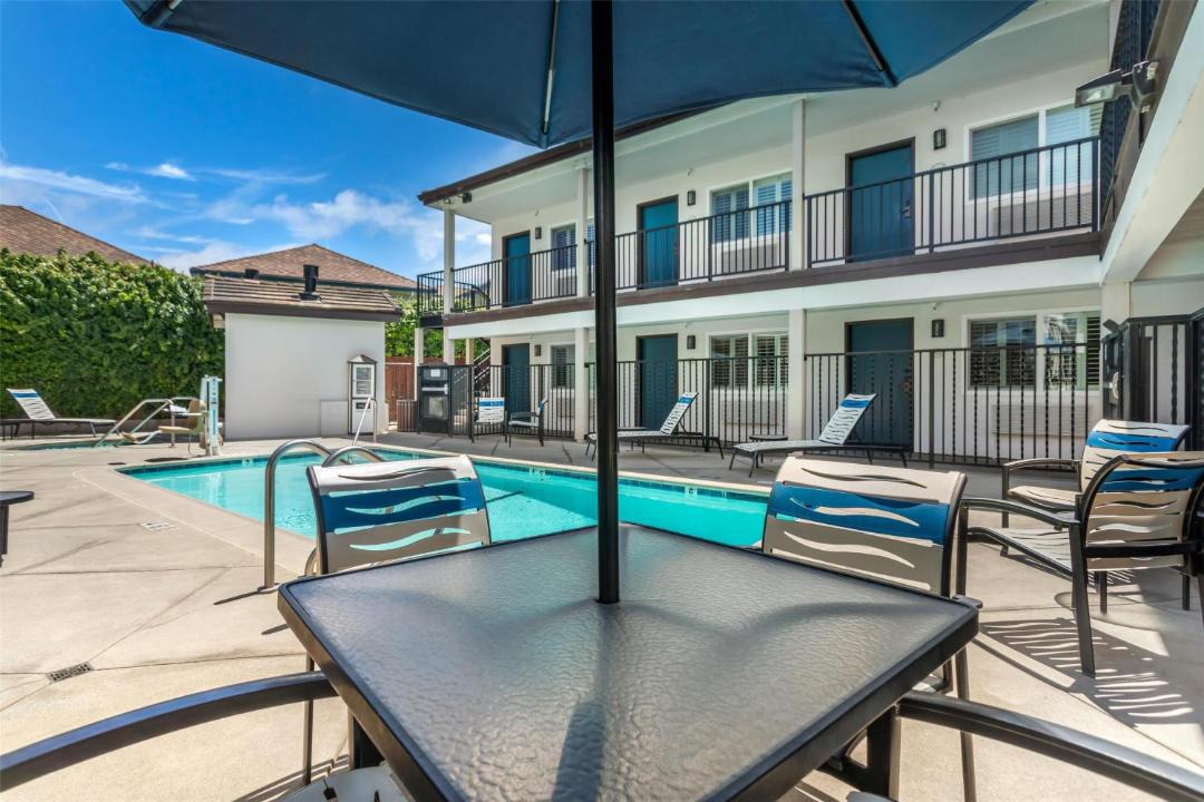 Watsonville Hotel | Best Western Rose Garden Inn