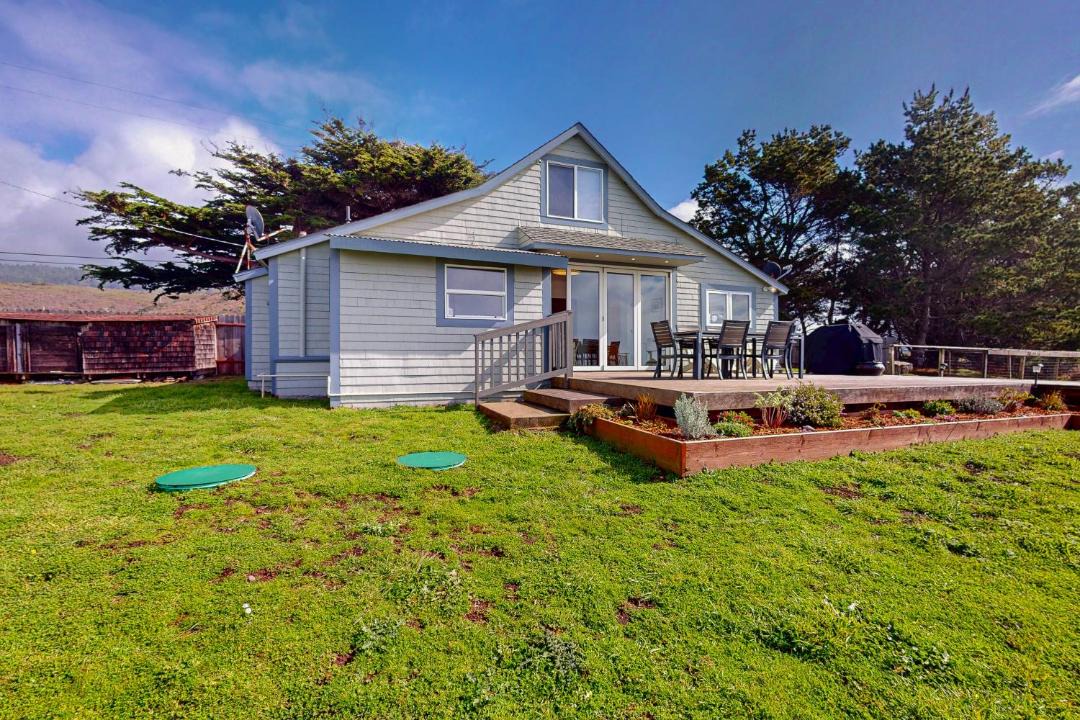 Philo House | Oceanfront Elk Cottage - Deck Views & 7 Acres