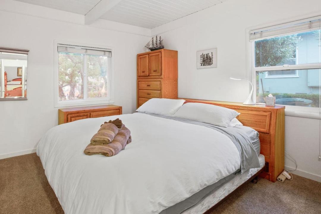 University Heights House | 2BR Close To Stanford, Medical Center and Hospital