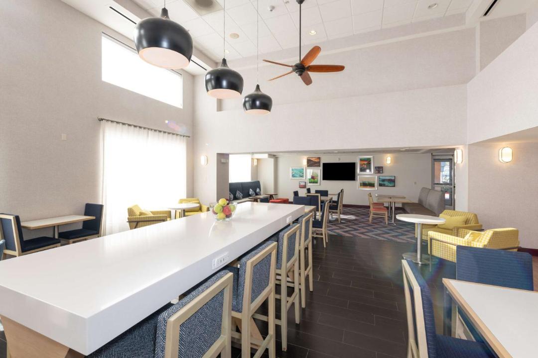 Pittsburg Hotel | Hampton Inn & Suites Pittsburg