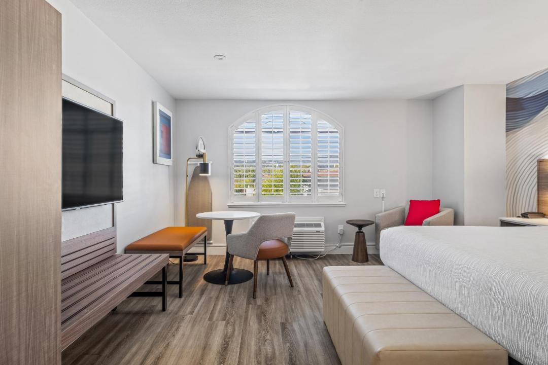 San Bruno Hotel | Hotel Skye San Francisco Airport SFO FREE SHUTTLE AND BREAKFAST!