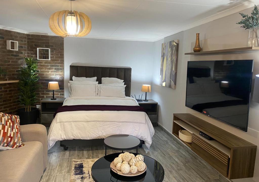 Bezuidenhout Valley Apartment | 163 on Bez