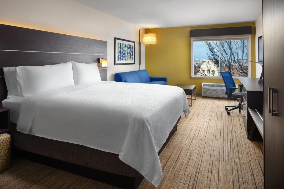 Belmont Hotel | Holiday Inn Express Hotel & Suites Belmont by IHG