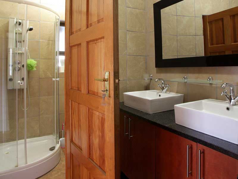 Photo of Bathroom in Emgwenya