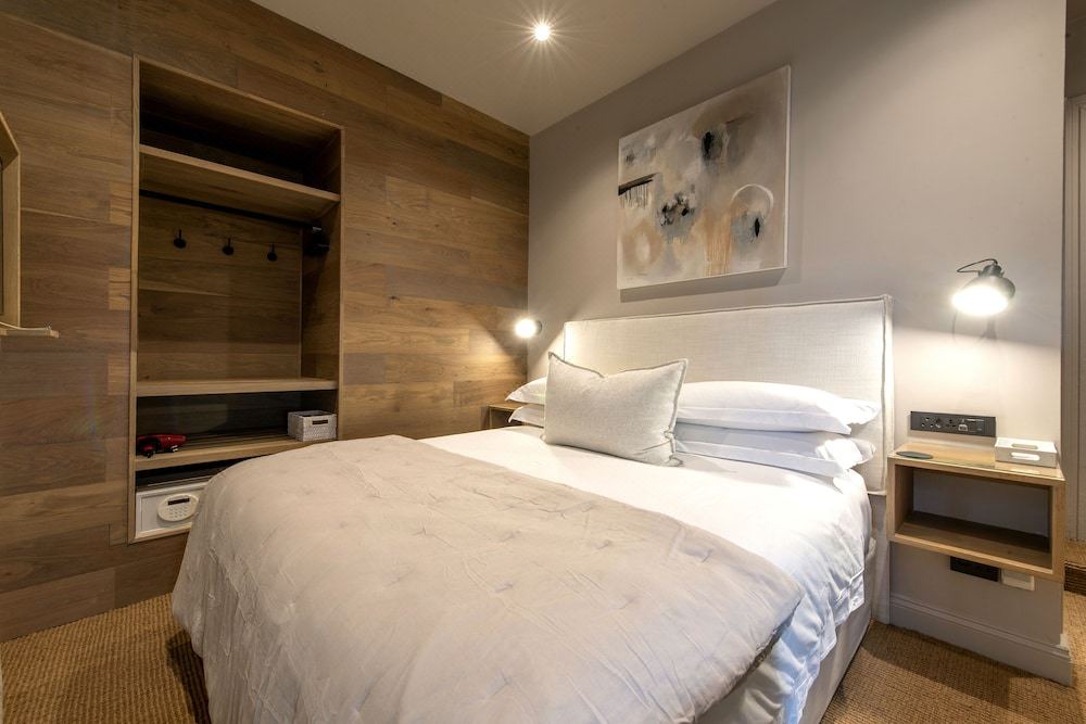 Photo of Bedroom in Three Anchor Bay
