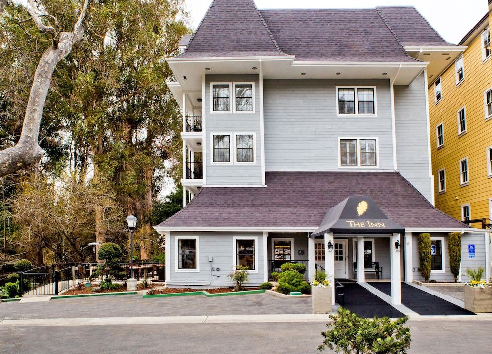 Photo of Buildings in Saratoga