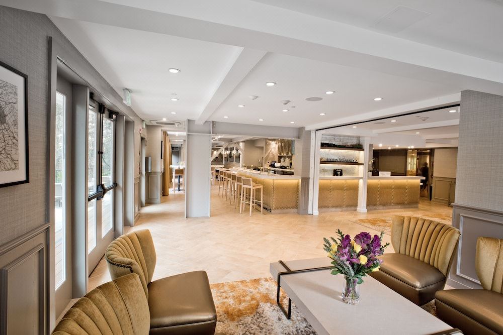 Photo of Livingroom in Saratoga