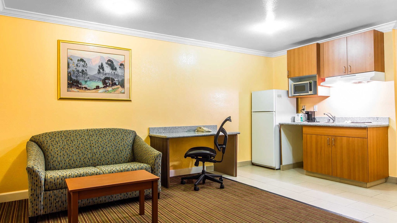 Photo of Livingroom in Hayward