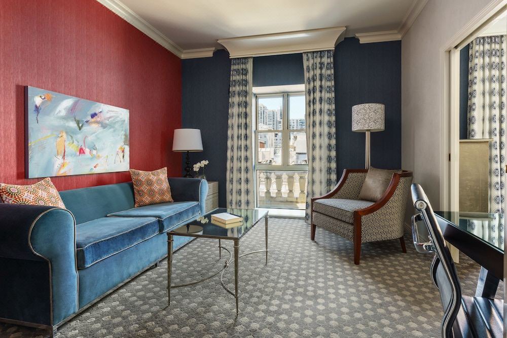 Photo of Livingroom in Theater District