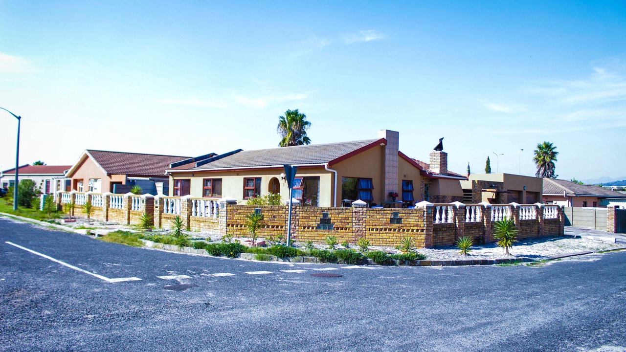 Photo of Buildings in Paarl