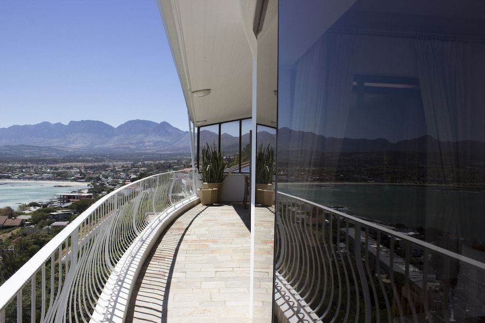 Photo of Patio Balcony in Mountainside