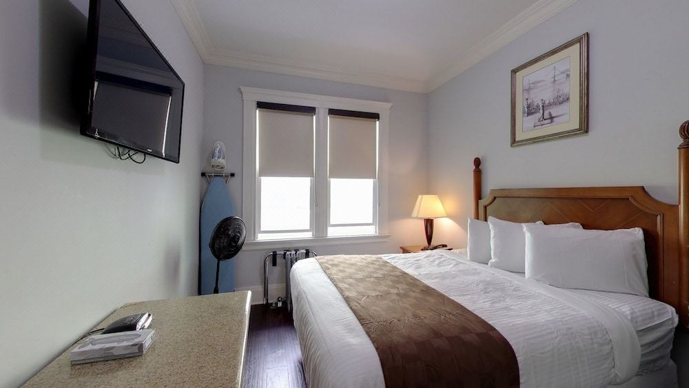 Photo of Bedroom in Tenderloin