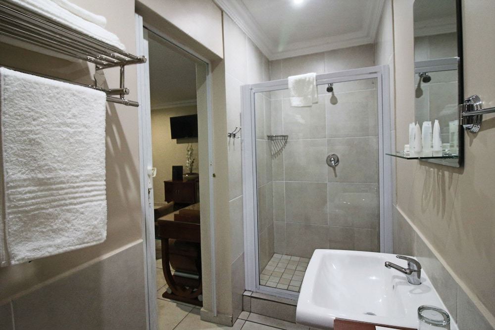 Photo of Bathroom in Farrarmere