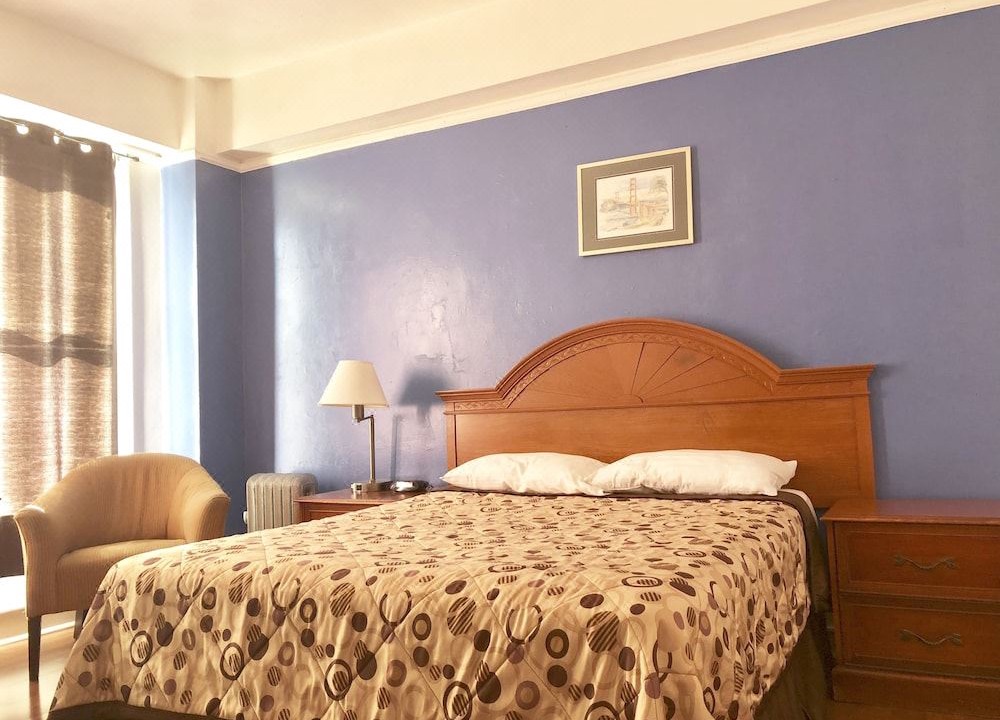 Photo of Bedroom in Tenderloin