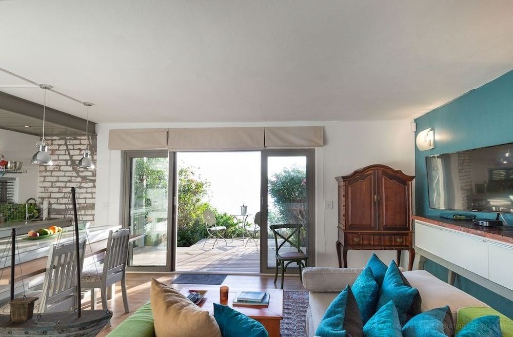Photo of Livingroom in Simon's Town