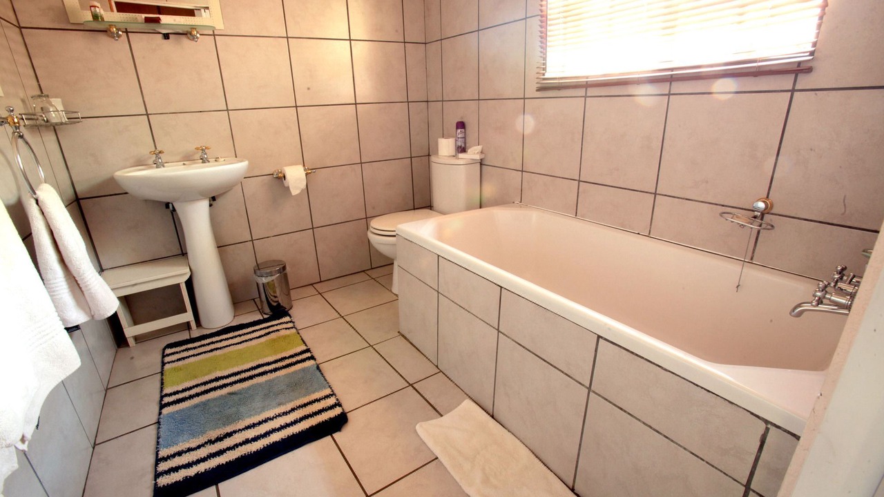 Photo of Bathroom in Emgwenya