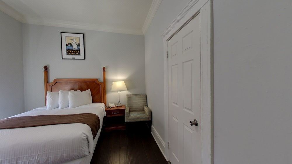 Photo of Bedroom in Tenderloin