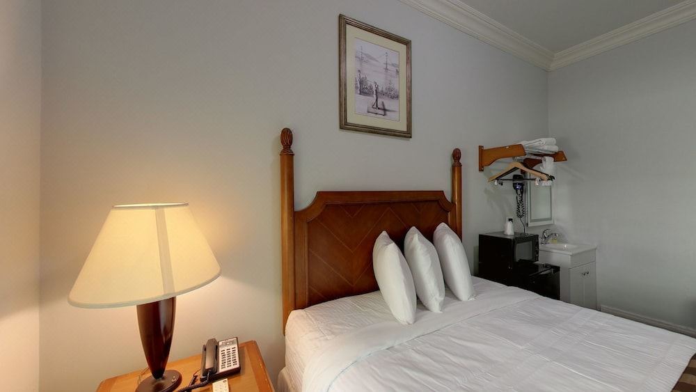 Photo of Bedroom in Tenderloin