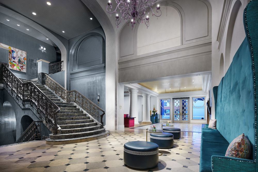 Photo of Livingroom in Theater District