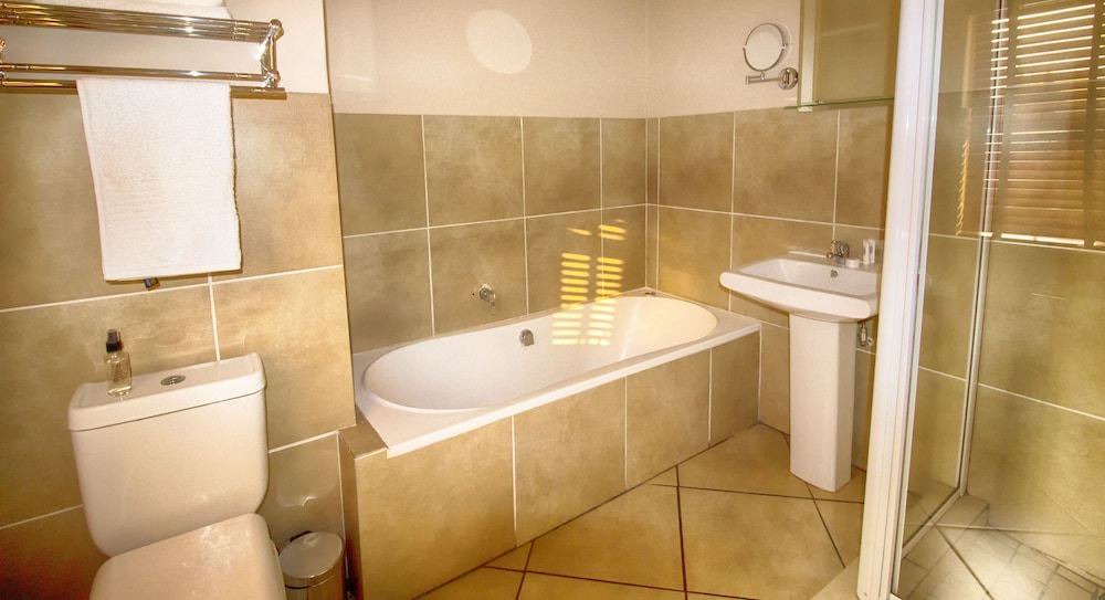 Photo of Bathroom in Farrarmere