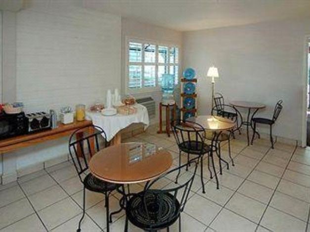 Photo of Livingroom in Downtown