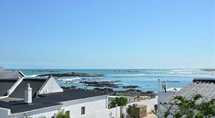 Photo of Others in Bloubergstrand
