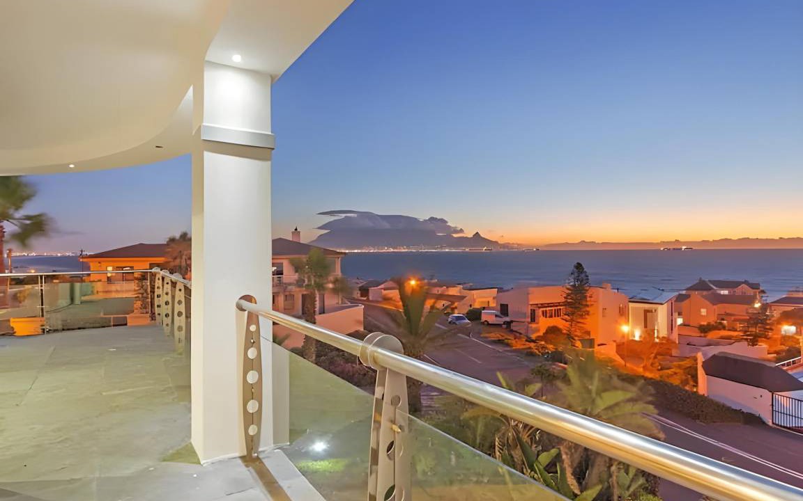 Photo of Patio Balcony in Bloubergstrand