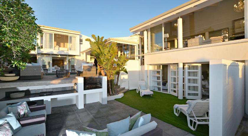 Photo of Others in Bloubergstrand