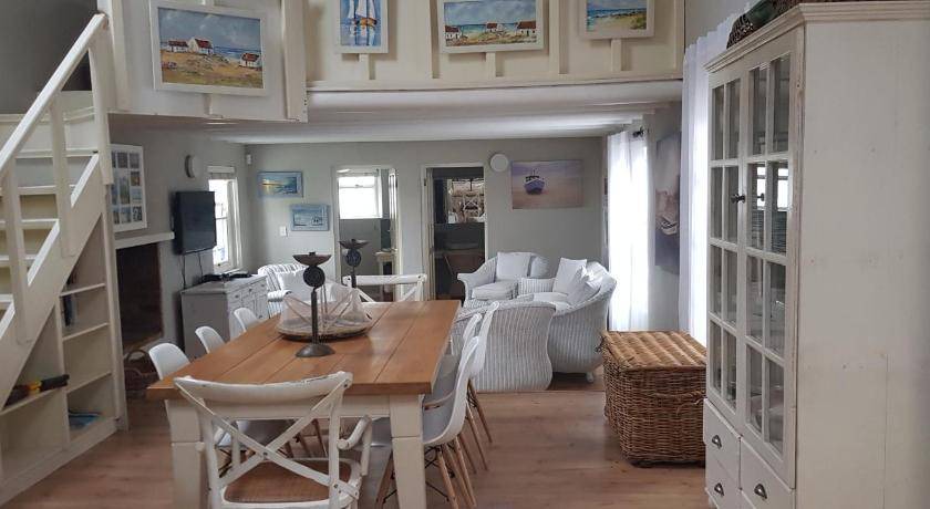Photo of Others in Paternoster