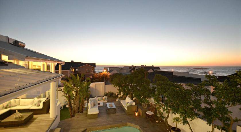 Photo of Others in Bloubergstrand
