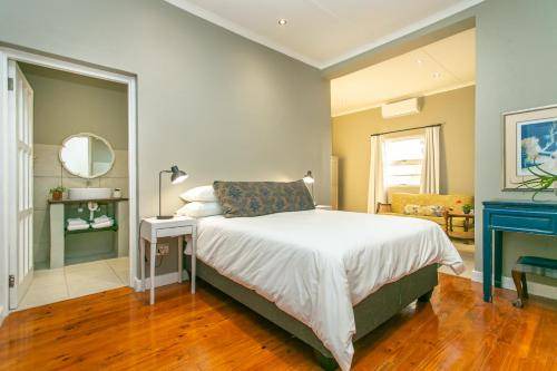 Photo of Bedroom in Oudtshoorn