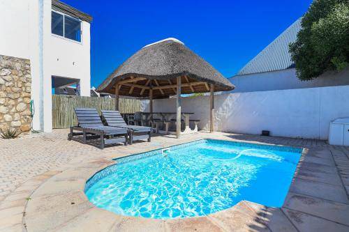 Photo of Others in Paternoster