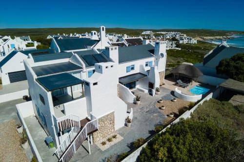 Photo of Others in Paternoster