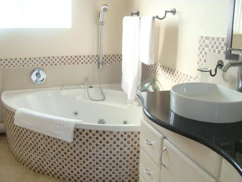 Photo of Bathroom in Lone Hill