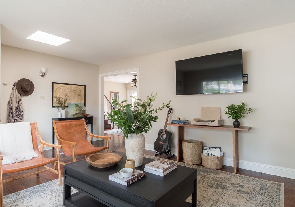 Photo of Livingroom in North Junior College Neighborhood Association