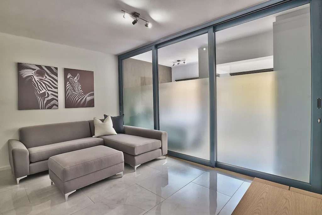 Photo of Livingroom in Three Anchor Bay